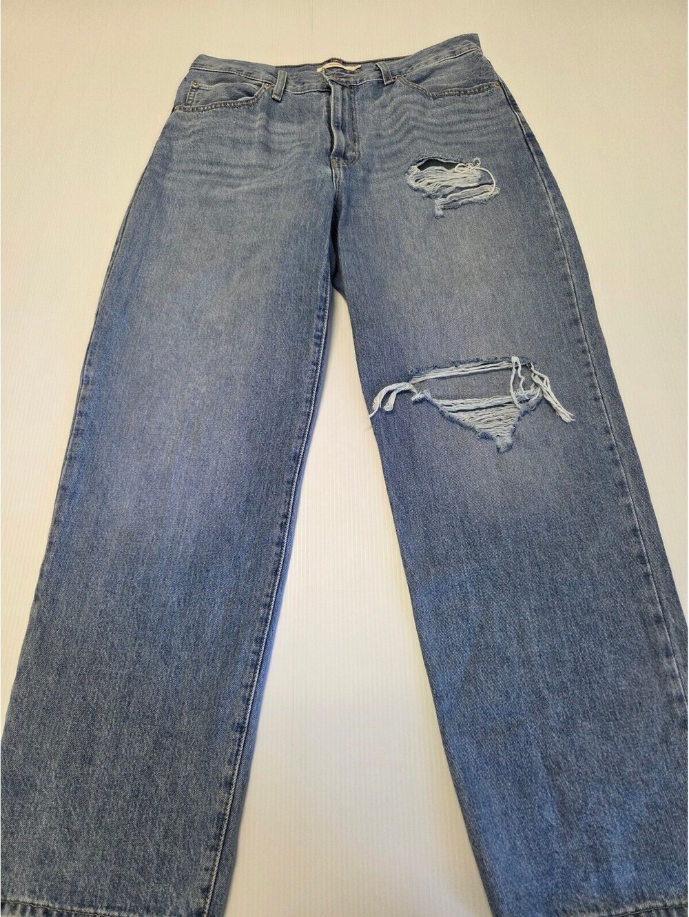 Levi's 94 Baggy Light Wash Distressed Denim Jeans Size 31